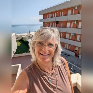 Meet your Posher, Laurie